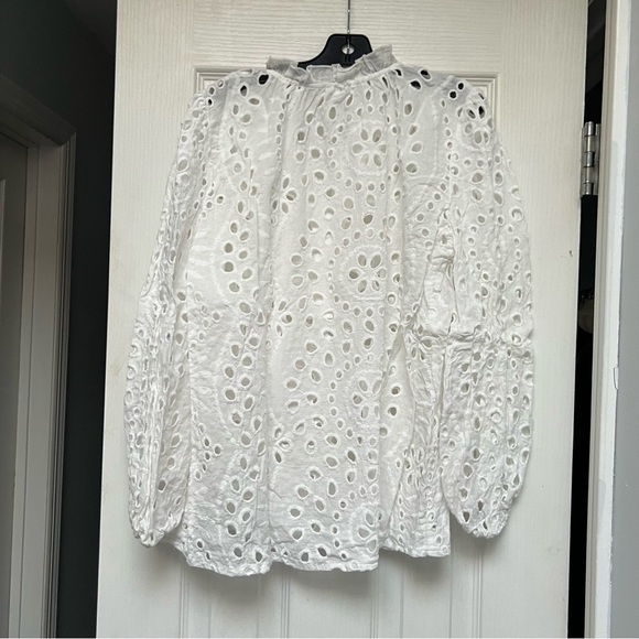 $10 Deals 🤝🔖 Shein white Eyelet embroidery half button blouse size small - Picture 4 of 4